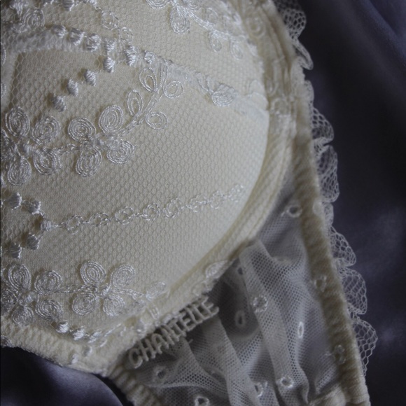 Chantelle Bra with delicate lace + embroidery - Picture 4 of 6